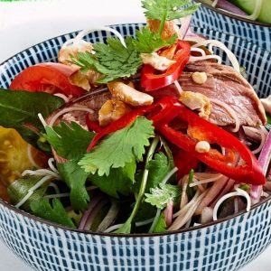 Thai Beef Salad - YummyMummy Fitness